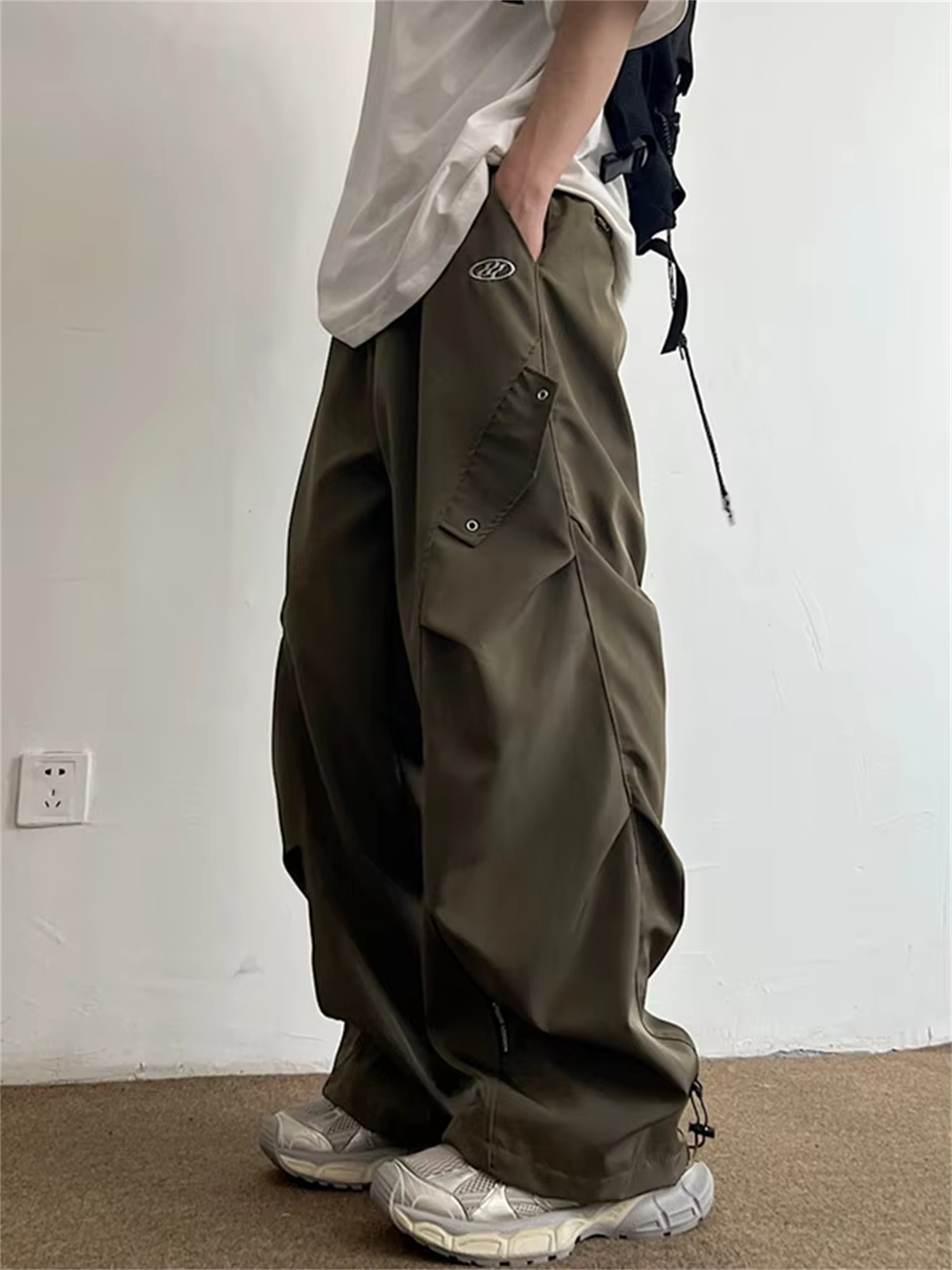 Street Fashion In Korea - Techwear 낙하산 카고 바지 남성 힙합